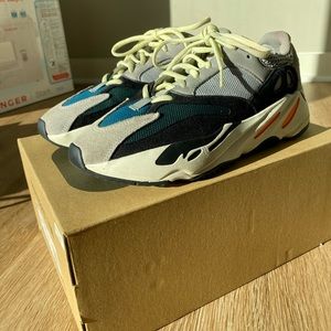 Yeezy Boost 700 Runners sz8 men’s